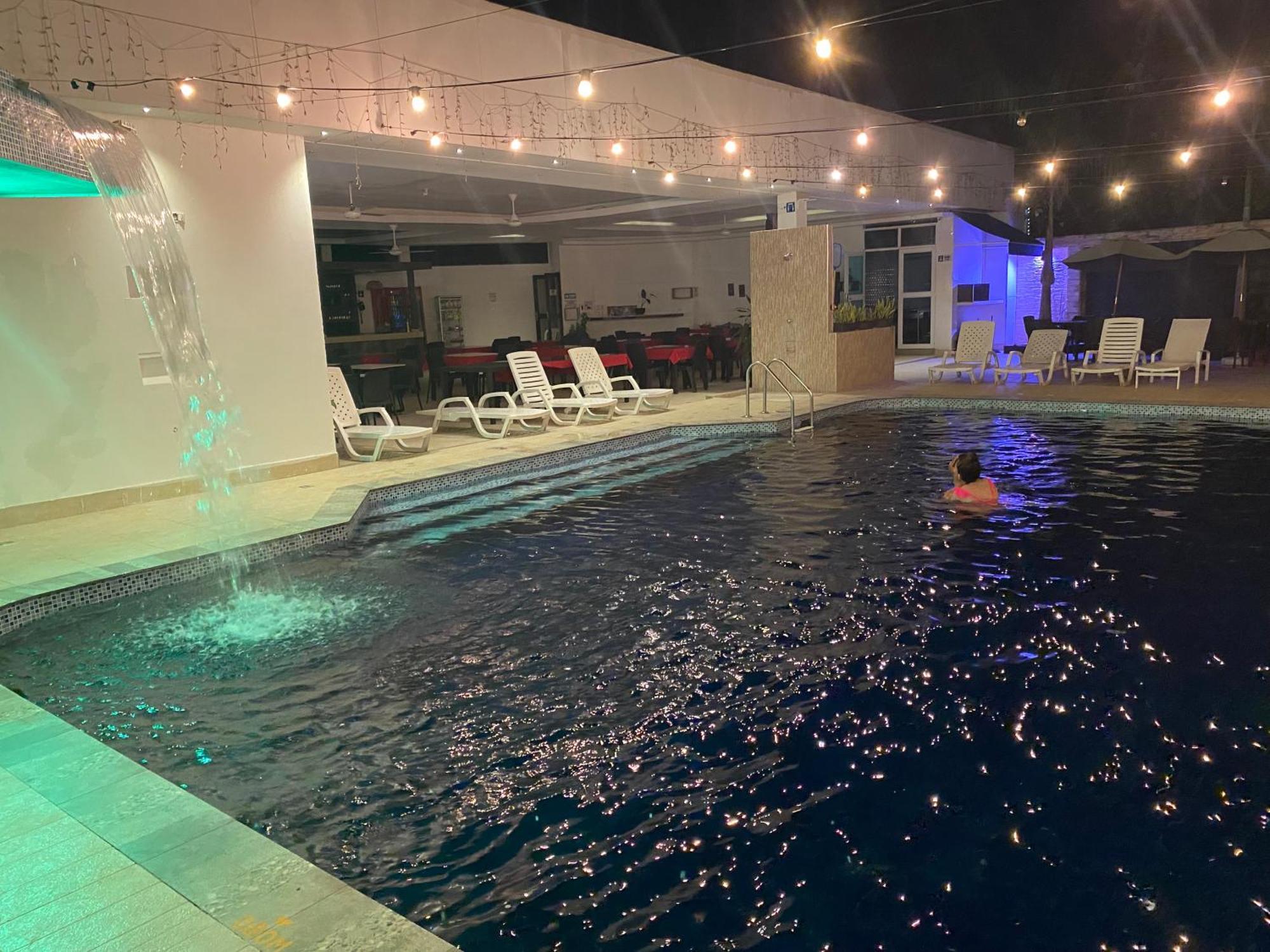 Hotel Deluxe Oasis De La Colina Girardot Zewnętrze zdjęcie
